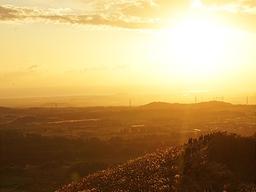 “구르고… 달리고… 노을에 물들고∼”