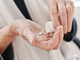 “<strong>구충제</strong> 먹고 비염 나았다” 항암 이어 제2의 <strong>구충제</strong> 논란