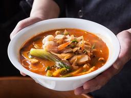 짬뽕 국물의 맛을 한 차원 더 높여주는 <strong>셀러리</strong>