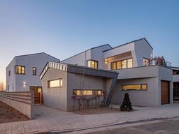 <strong>온실</strong> 있는 집과 서재가 큰 집의 ‘유쾌한 동거’