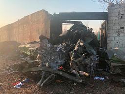 우크라이나 대통령 "<strong>항공기</strong> 추락으로 탑승자 전원 사망"…총 176명