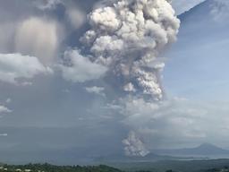 15km 치솟은 화산재…<strong>필리핀</strong> 따알 화산 폭발