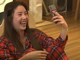 "왜 안 맞는 거 끼고 다녀…" 뜻밖에 화제 된 손담비 <strong>폰</strong><strong>케이스</strong> '폭소'