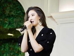 선미, 팬 커플 결혼식에 축가 선물 “내 생애 이런 날이 오다니!”