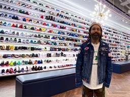 4만 원으로 시작한 노숙자가 운동화 팔아서 매출 2천억 올릴 수 있었던 비결