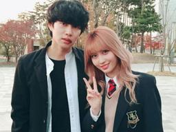 <strong>김희철</strong>♥<strong>모모</strong> <strong>열애</strong> 인정 後…"죄책감 컸다, 솔로 앨범도 접어"