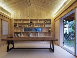 따끈한 구들목 서재… 제자들에게 추억 선사하는 ‘책 향 가득한 집’