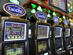 <strong>강원랜드</strong> 슬롯머신 30초만에 털렸다···홍콩·페루인 3명 추적중