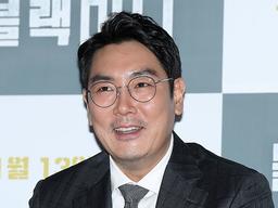 조진웅 득녀, 결혼 7년 만에 '아빠'된 <strong>국민</strong> <strong>배우</strong>...네티즌 응원 '봇물'