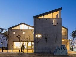 종이 접듯 지붕을 구겼다, 천장엔 하늘빛 물결이 일렁인다