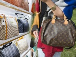 ‘3초에 한 번씩 보는 <strong>가방</strong>’으로 불리던 루이비통 먹여살린 제품