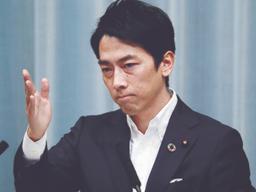 코로나회의 빠지고 술판…<strong>아베</strong> 골칫덩이 된 고이즈미 2세