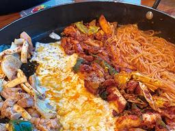 진수성찬 부럽지 않은 <strong>한 그릇</strong>