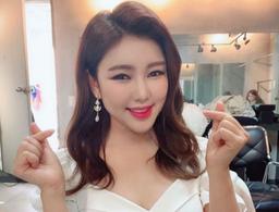 "깊게 감동"…송가인, '어게인'과 두 번째 '<strong>코로나19</strong>' 성금 <strong>기부</strong>