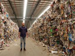 중국 호텔에서 40억 마리의 <strong>바퀴벌레</strong>를 키우는 이유