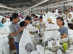 "조국에서 쓸 건데"…인니 韓봉제업계, 방호복 220만장 납품