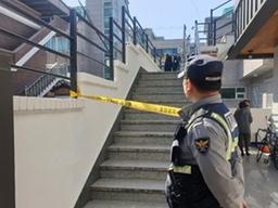 <strong>가족</strong><strong>살해</strong> 50대 도주범, 폐가 쓰레기 무덤에 숨었다 덜미