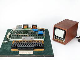 스티브 잡스가 1976년 만든 ‘애플-1’ 컴퓨터, 6억원에 낙찰