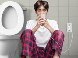 <strong>화장실</strong> 갈 때 핸드폰 들고 가지 마세요!