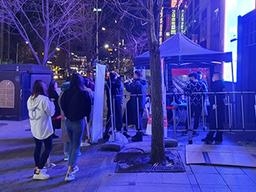 마스크 안 써도 통과…‘거리두기’ 권고에도 <strong>클럽</strong>은 줄서서 입장