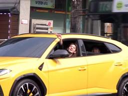 전소미 외제차 운전에 조회수 53만 뷰…20살의 화제성 입증