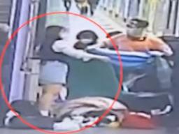 "시민들 달려와 산파역"…영화같은 지하철역 출산