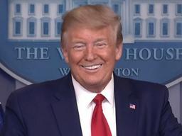 국민 1만명 죽었는데, 트럼프 활짝 웃은 이유