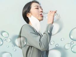 [카드뉴스] <strong>물</strong>도 ‘잘’ 마셔야 해요~ 건강하게 <strong>물</strong> <strong>마시는</strong> <strong>법</strong>