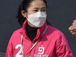 자식부터 사돈에 팔촌까지 나선 <strong>유세</strong>장…효과는?