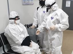 마약여왕 ‘아이리스’, 美서 검거 4년만에 ‘방호복 송환’