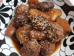 촉촉한 완자와 부드러운 <strong>채소</strong>가 듬뿍 들어간 완자<strong>채소</strong>조림