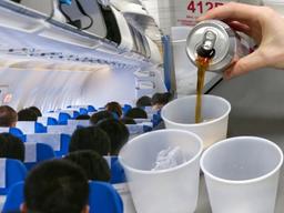 승무원에게 물었다, <strong>기내</strong>에서 가장 까다롭다는 <strong>서비스</strong> 음료의 정체