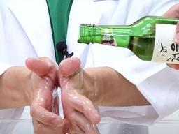 상처는 독한 술로 소독하면 된다?