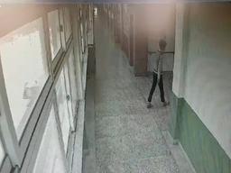 "성인물 보냐" 말에 학생 극단선택…망신 준 '도덕쌤' 징역형