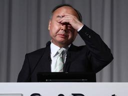 울고싶은데 뺨 맞은 <strong>손정의</strong>…10조 날리고 고소까지 당했다