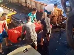 中어선, 인도네시아 <strong>선원</strong> 셋 水葬 “어찌할 방법 없다”