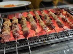 지글지글 양꼬치구이, 이국의 맛