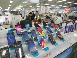 [그게머니]0원에 샀는데 매달 통신비 10만원…공짜폰의 비밀