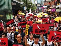 평당 1억 자랑하던 홍콩 아파트, 가격 폭락에도 다들 지켜만 보는 이유는?