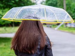 '비 올때 머리하면 안 된다'는 말 사실인가요? "옛날 얘기"