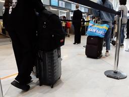 시민 의식의 차이? 유럽과 한국인 승객이 <strong>코로나</strong>에 대처하는 방법