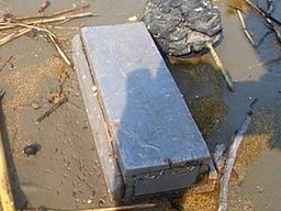 "무심코 만졌다가는..." 바닷가에서 보이면 건드려선 안되는 직육면체