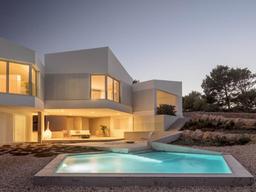 메노르카 섬의 <strong>휴양</strong> <strong>저택</strong>, 브리지 하우스