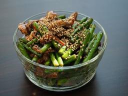 페스토·샐러드·냉채로… <strong>장아찌</strong> ‘마늘종’은 이제 잊어라