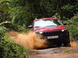 V6의 여유, 그리고 높은 신뢰도의 존재 ‘지프 체로키 <strong>트레일</strong>호크’