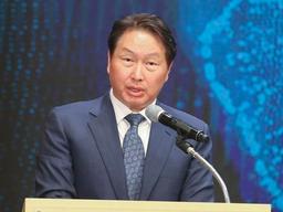 [단독] <strong>최태원</strong> "현금 모아라"에…SK계열사 총동원 5조 확보
