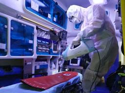 “방호복 못 벗어 기저귀까지”…119 <strong>구급대원</strong> ‘출동 7시간’