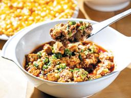 얼얼하고 매운 마라는 감각을 깨우고 매끄러운 두부는 부드럽게 스며드네