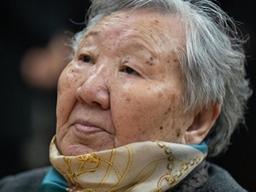 "길원옥 할머니 통장서 돈 빠져… 이유 묻자 쉼터소장 무릎 꿇더라"