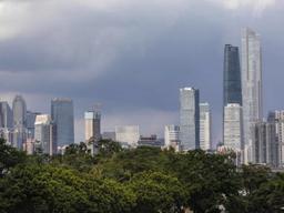 하늘에서 두부가 날아와 차 유리 박살···中빌딩숲 쓰레기 공포